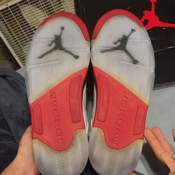 PROMOTIONAL RETRO 5 FIRE RED JORDANS 2013 - Picture 2 of 4